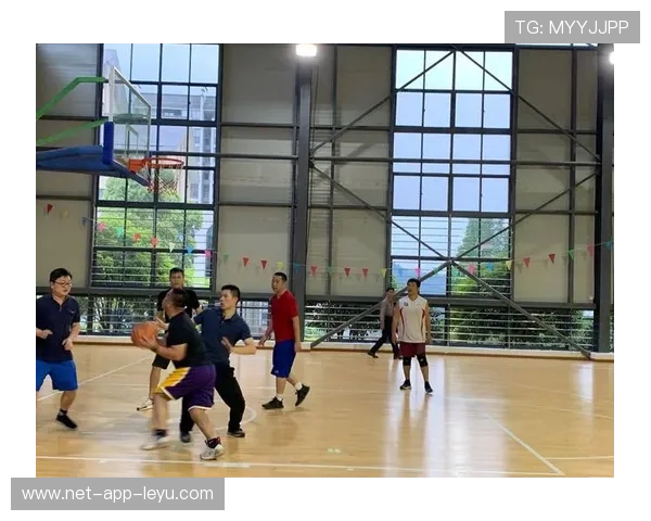 世界篮球学院在课程中开展体育法律与合同基础培训提升从业能力