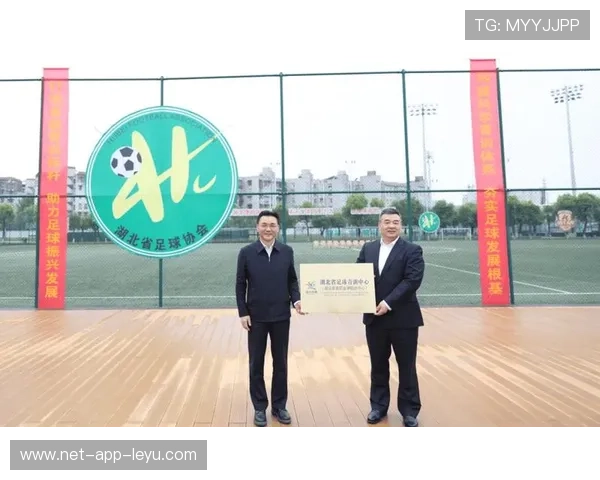 足球学院完善青训守门员的选拔体系与轮换培养机制，青少年足球守门员训练